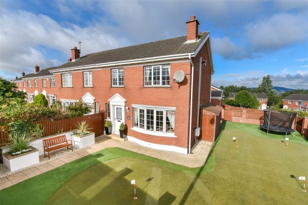 Rory McIlroy’s Childhood Home Putting Green
